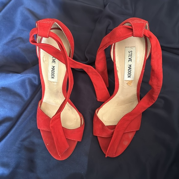 Steve Madden red velvet heels - Picture 3 of 4